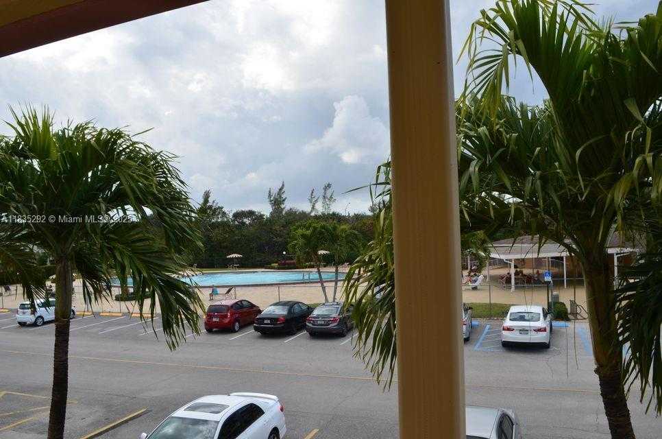Small Image of West Palm Beach Number 13