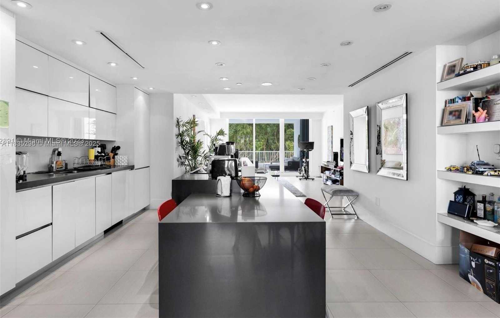 Small Image of 785 CRANDON BLVD #302, Key Biscayne Number 17