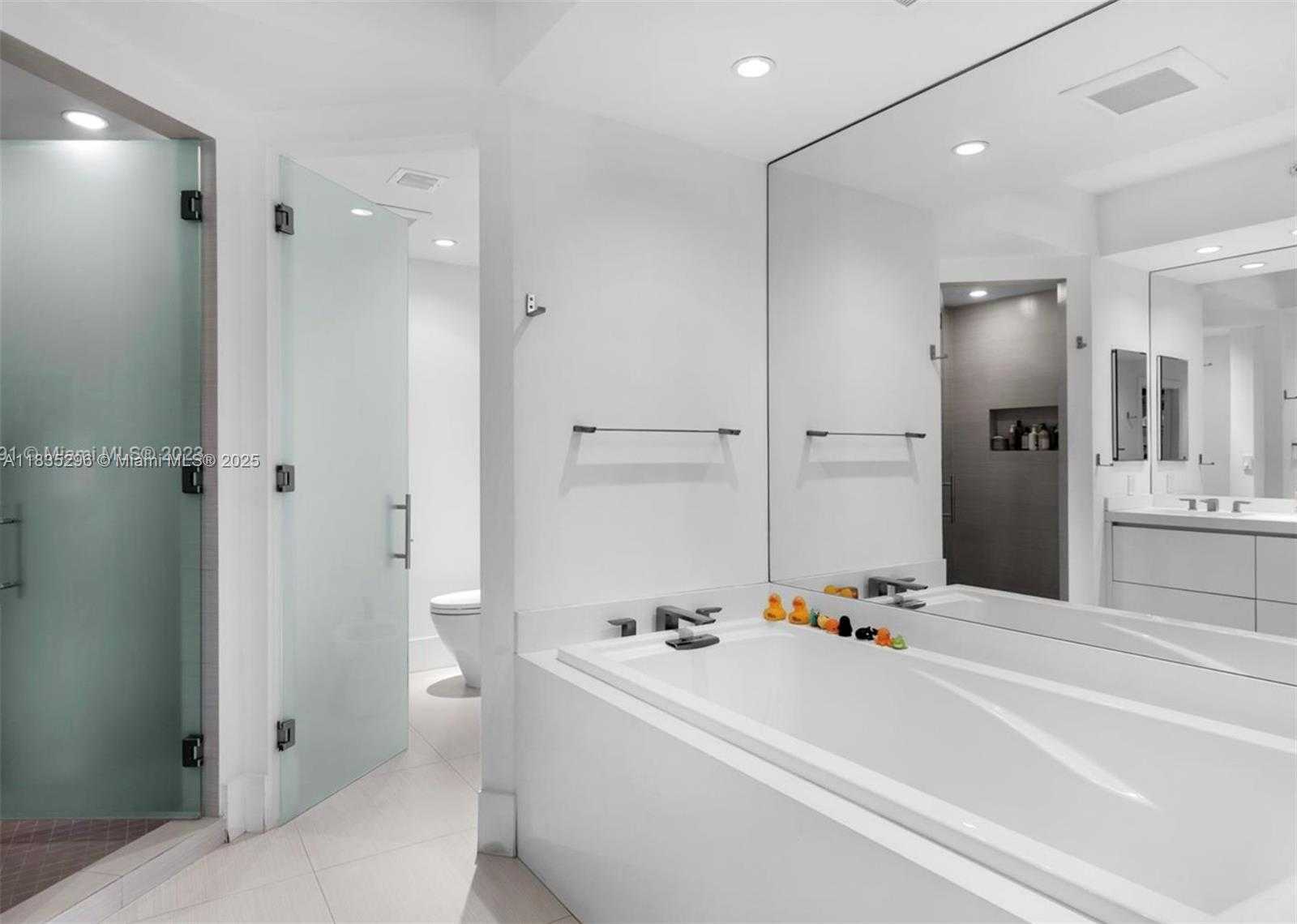 Small Image of 785 CRANDON BLVD #302, Key Biscayne Number 22