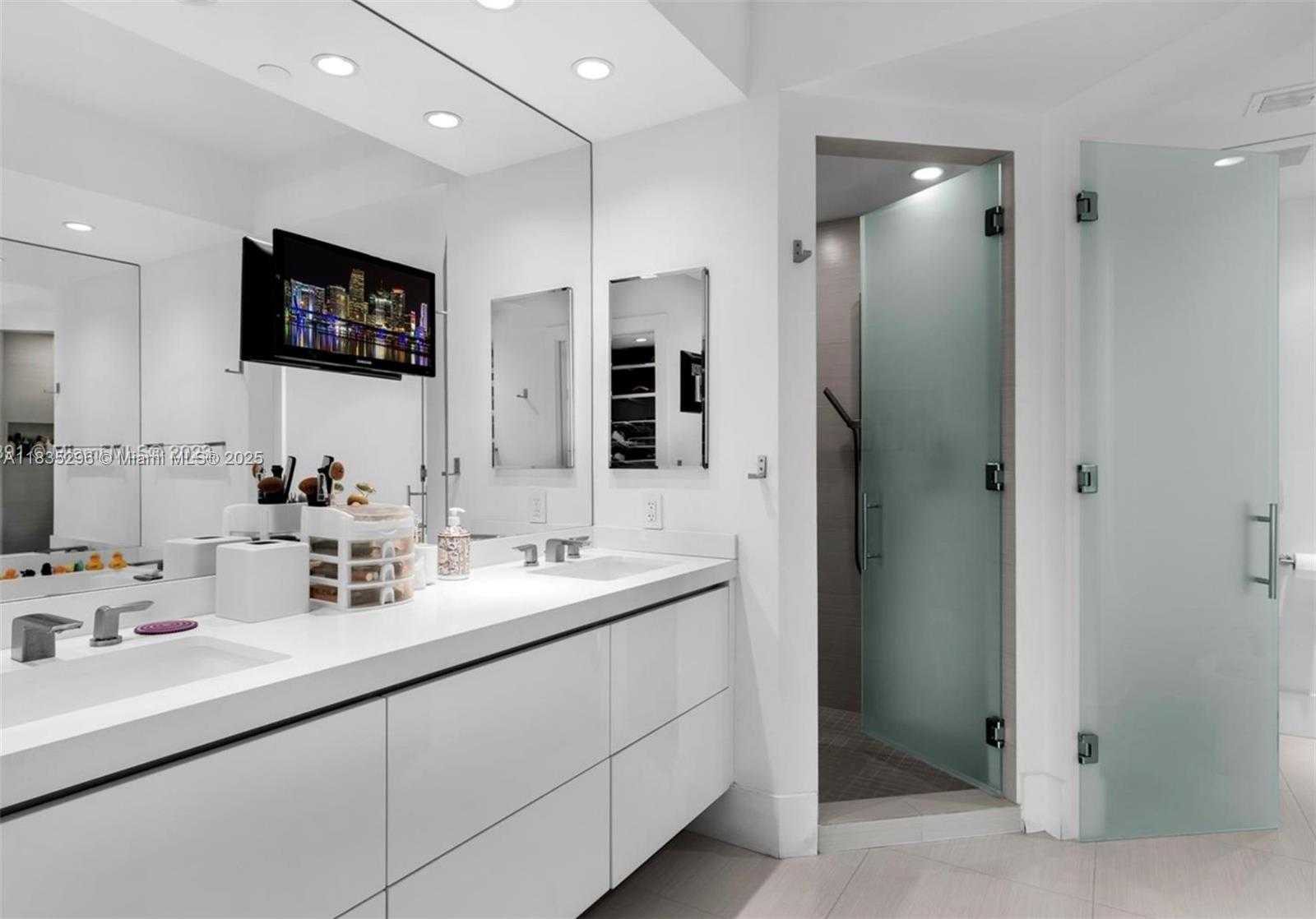 Small Image of 785 CRANDON BLVD #302, Key Biscayne Number 23