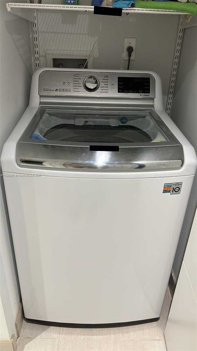 Small Image of 6039 COLLINS AVE #1223, Miami Beach Number 10