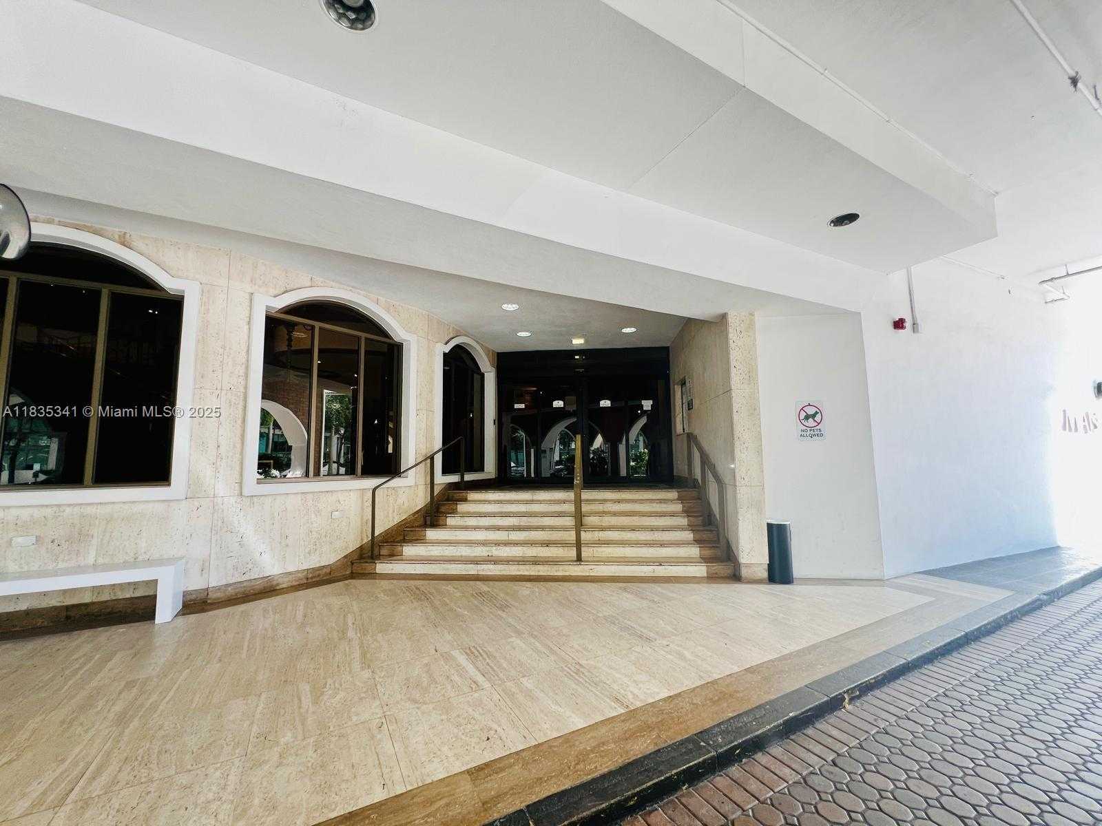 Small Image of 6039 COLLINS AVE #1223, Miami Beach Number 2