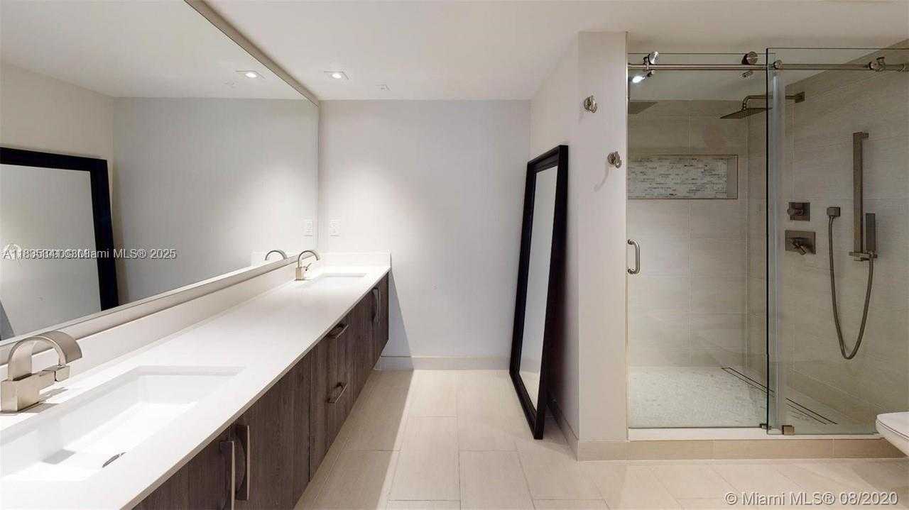 Small Image of 6039 COLLINS AVE #1223, Miami Beach Number 7
