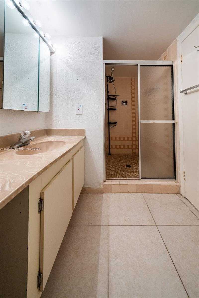 Small Image of 2500 PARKVIEW DR #1502, Hallandale Beach Number 22