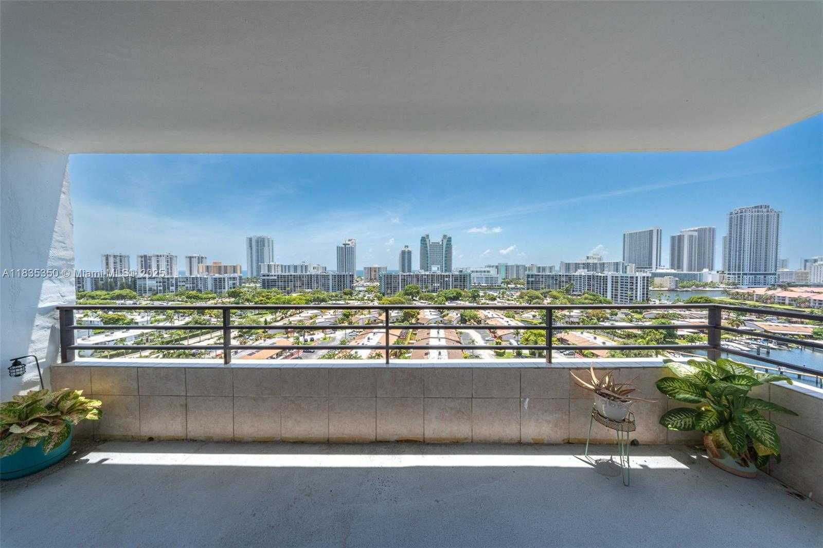 Small Image of 2500 PARKVIEW DR #1502, Hallandale Beach Number 25
