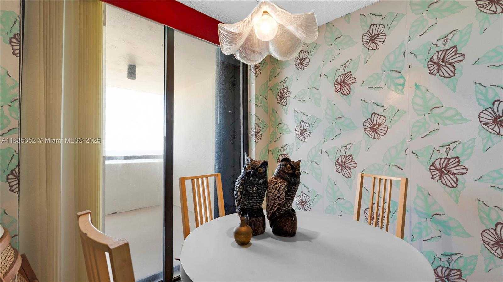 Small Image of 2555 COLLINS AVE #PH101, Miami Beach Number 11