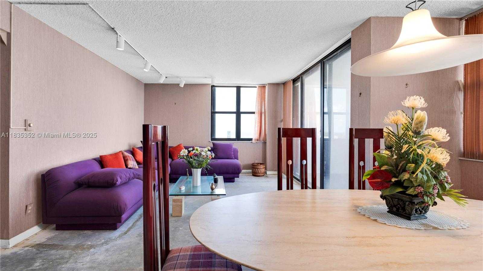 Small Image of 2555 COLLINS AVE #PH101, Miami Beach Number 13