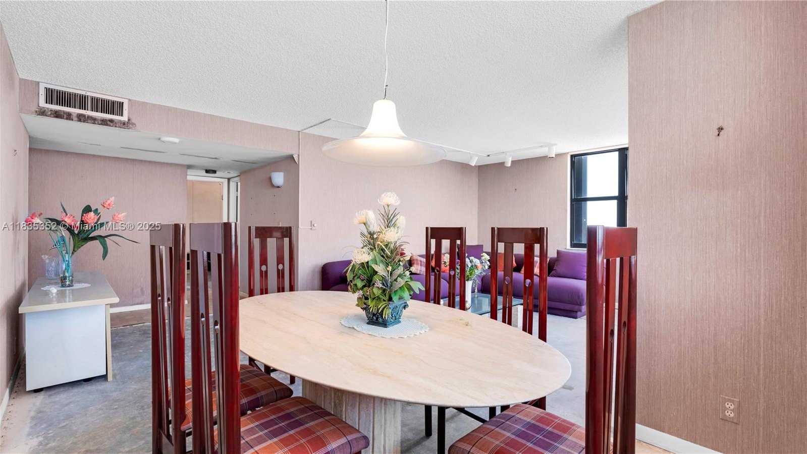 Small Image of 2555 COLLINS AVE #PH101, Miami Beach Number 15