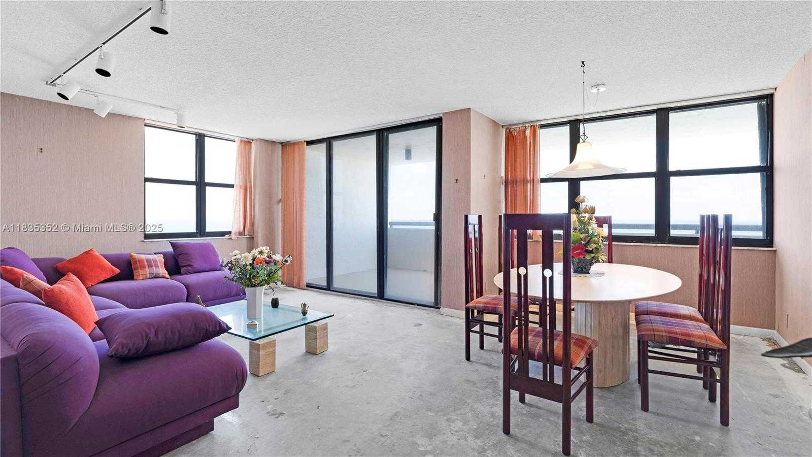 Small Image of 2555 COLLINS AVE #PH101, Miami Beach Number 16