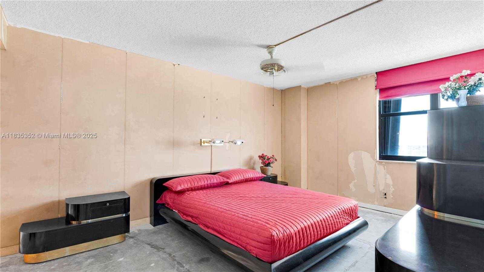 Small Image of 2555 COLLINS AVE #PH101, Miami Beach Number 24