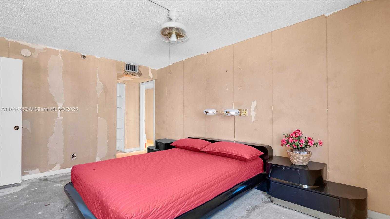Small Image of 2555 COLLINS AVE #PH101, Miami Beach Number 25