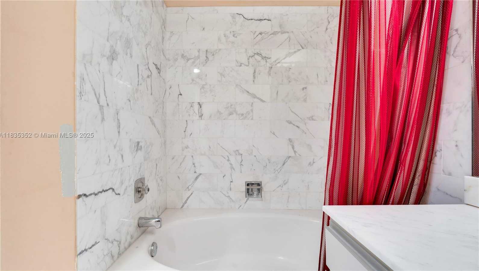 Small Image of 2555 COLLINS AVE #PH101, Miami Beach Number 27