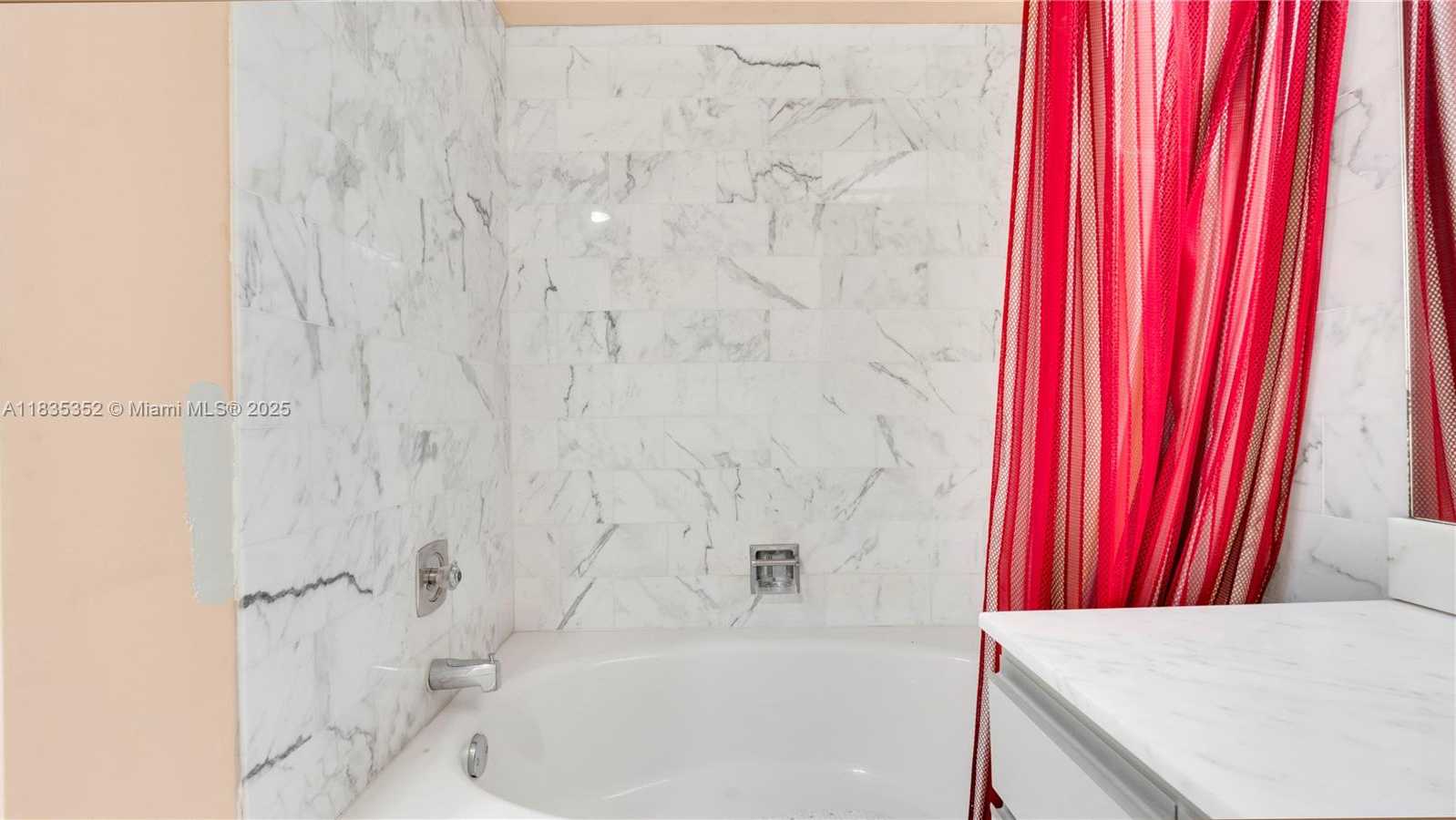 Small Image of 2555 COLLINS AVE #PH101, Miami Beach Number 29