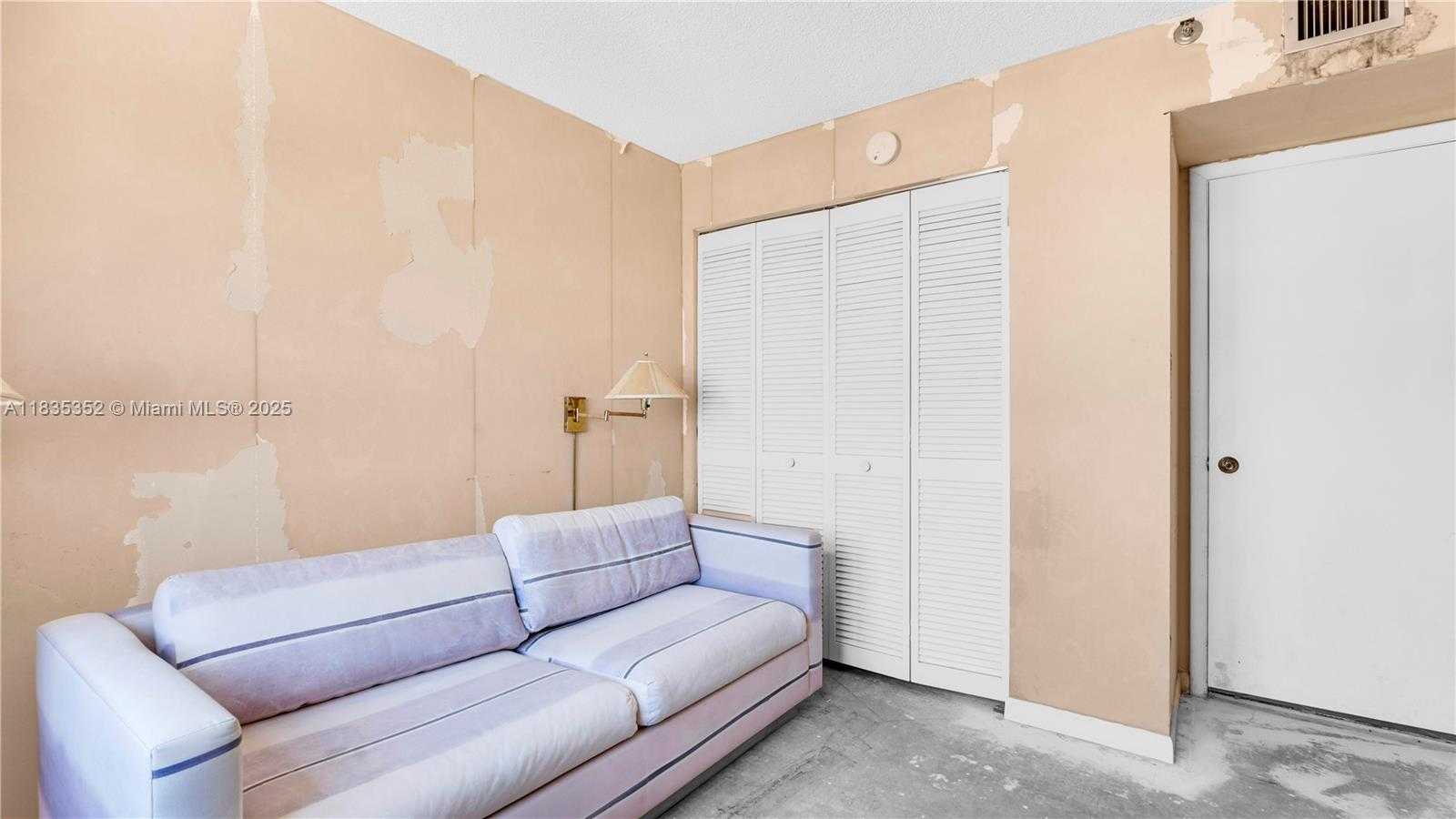 Small Image of 2555 COLLINS AVE #PH101, Miami Beach Number 32