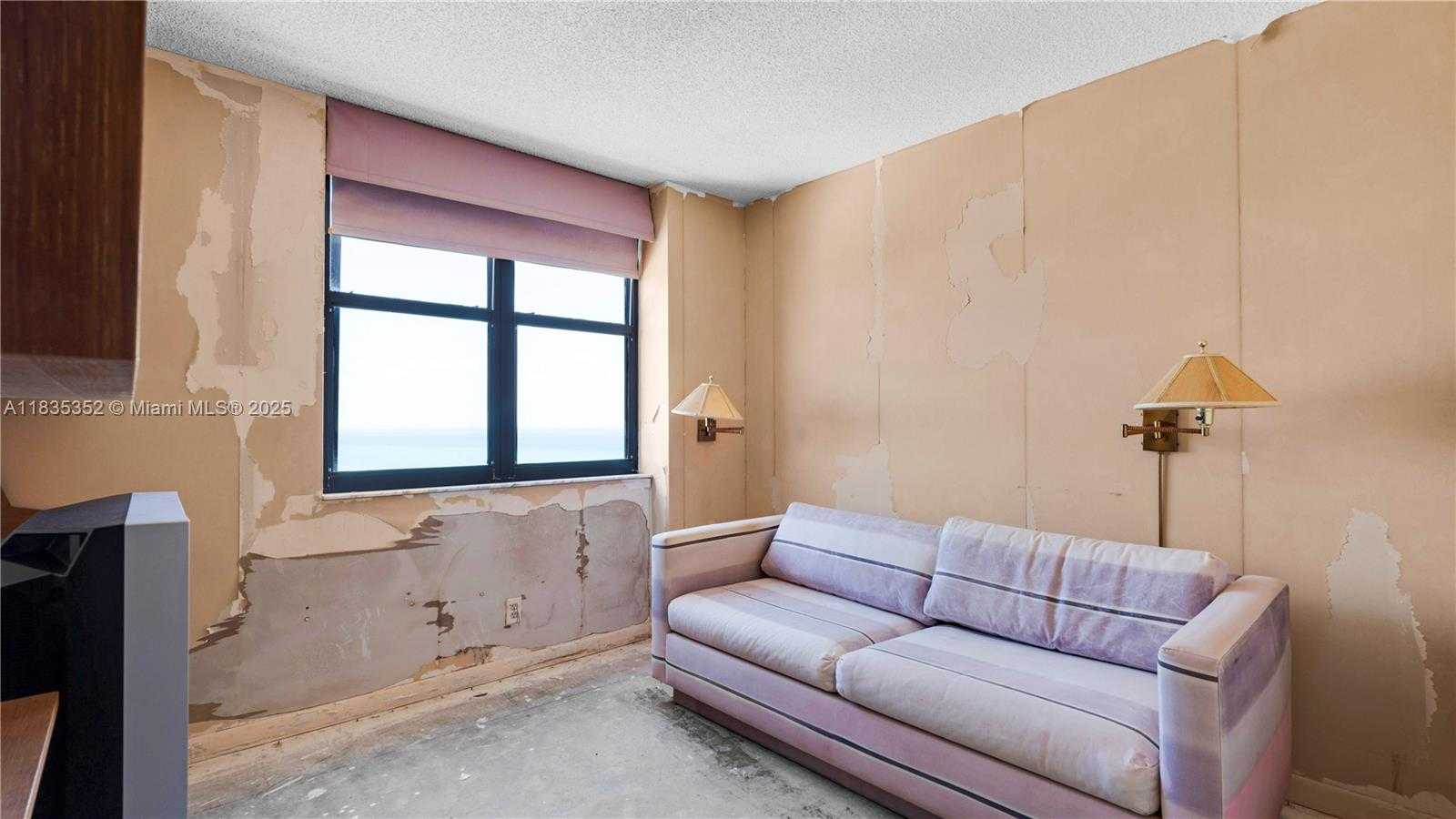 Small Image of 2555 COLLINS AVE #PH101, Miami Beach Number 33