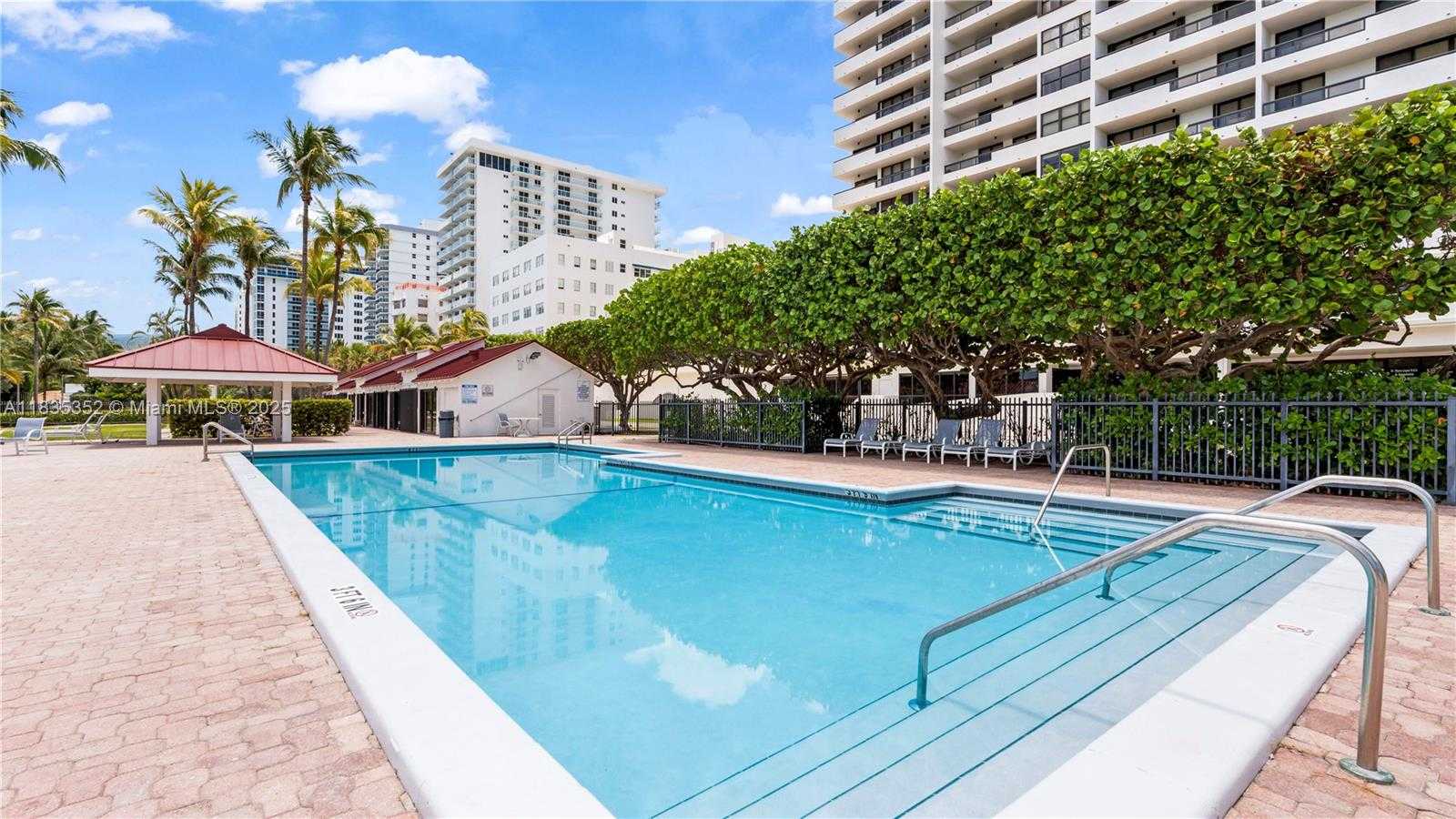 Small Image of 2555 COLLINS AVE #PH101, Miami Beach Number 41