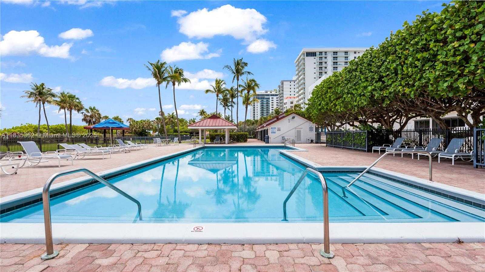 Small Image of 2555 COLLINS AVE #PH101, Miami Beach Number 42