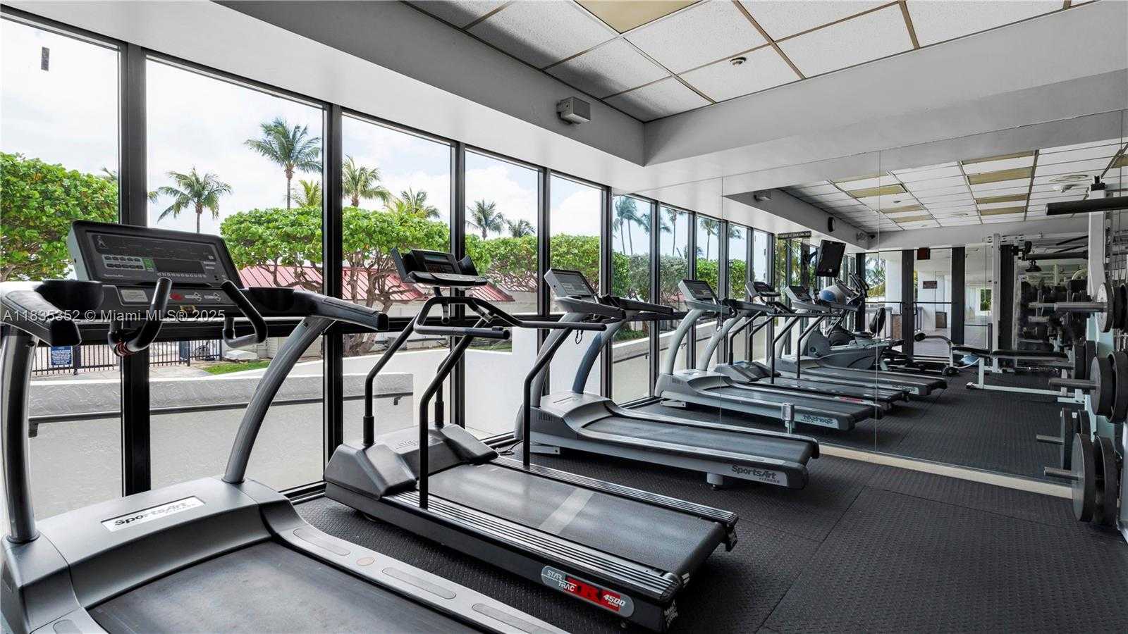 Small Image of 2555 COLLINS AVE #PH101, Miami Beach Number 43