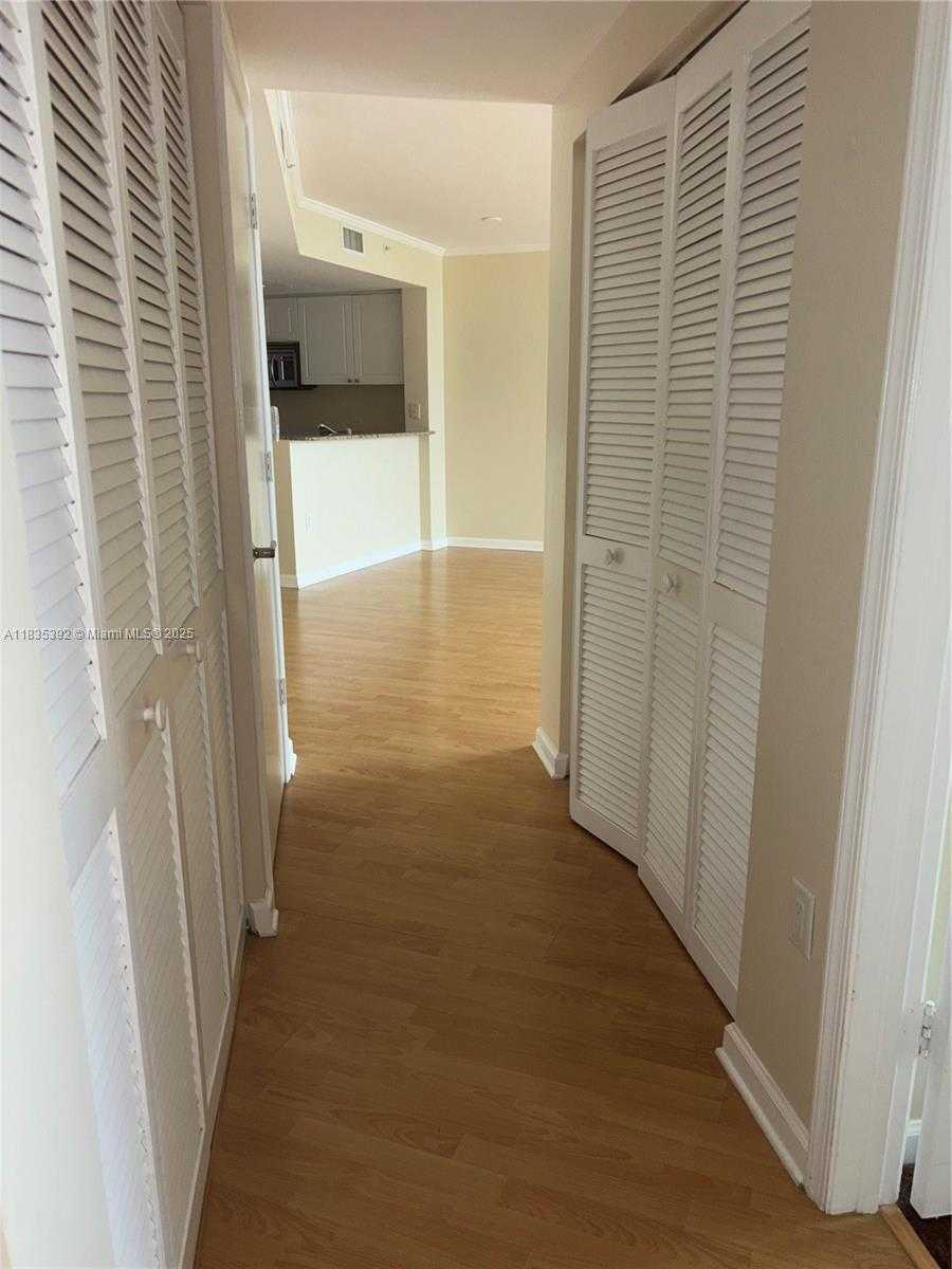 Small Image of 19501 WEST COUNTRY CLUB DR #1611, Aventura Number 12