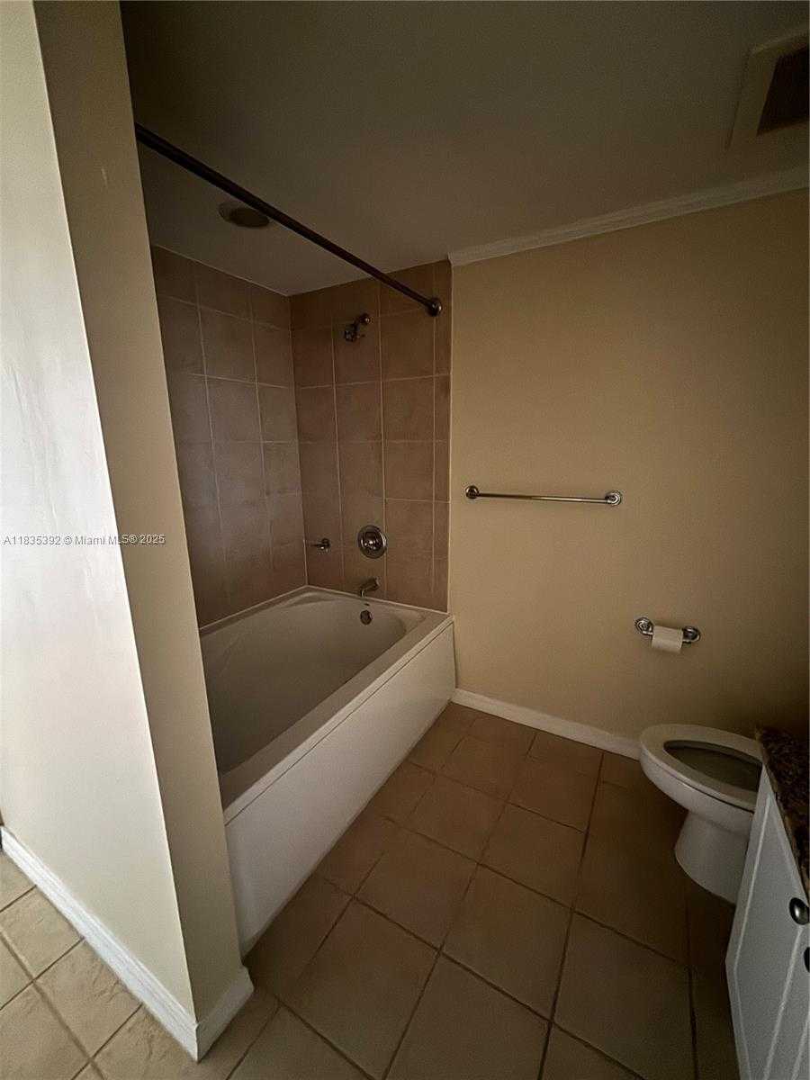 Small Image of 19501 WEST COUNTRY CLUB DR #1611, Aventura Number 16