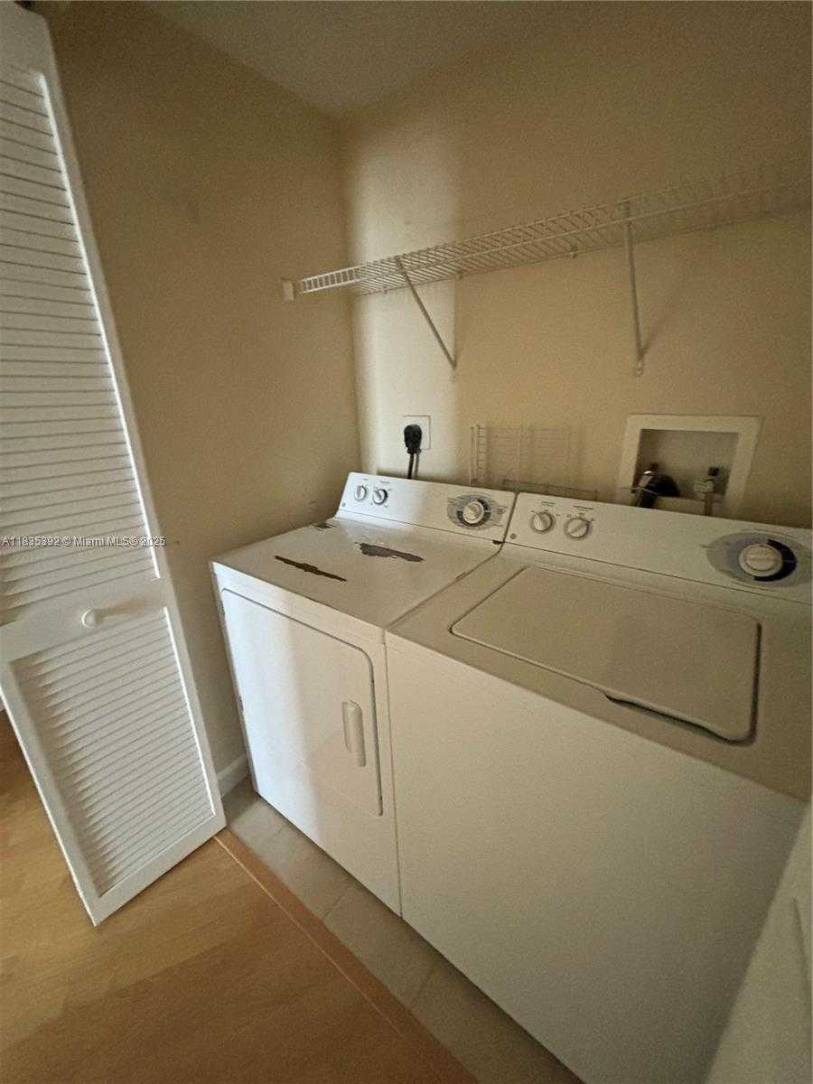 Small Image of 19501 WEST COUNTRY CLUB DR #1611, Aventura Number 17
