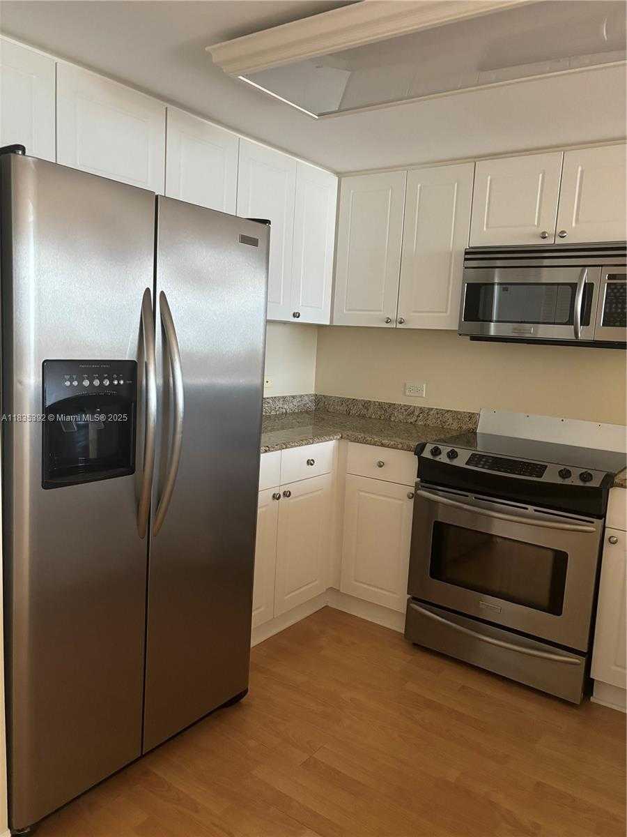 Small Image of 19501 WEST COUNTRY CLUB DR #1611, Aventura Number 2