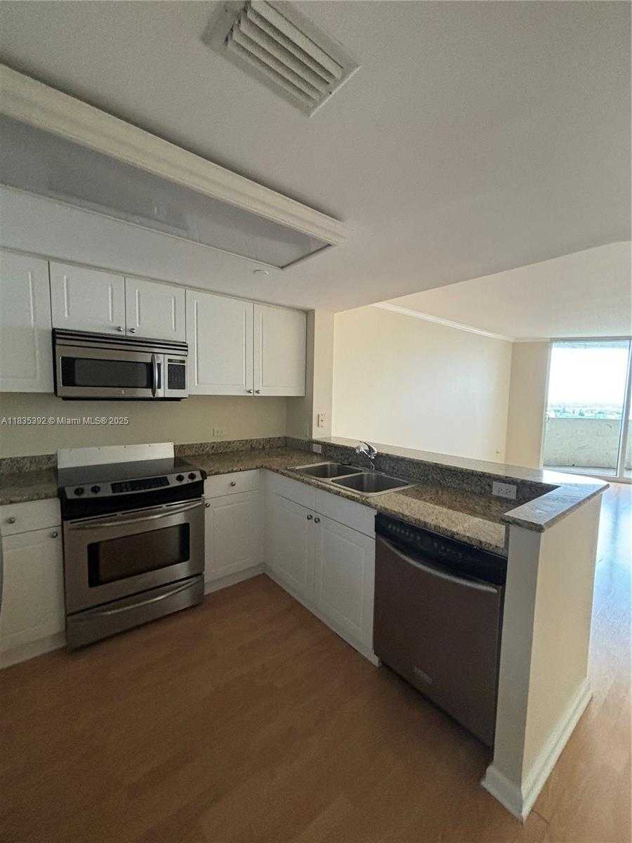 Small Image of 19501 WEST COUNTRY CLUB DR #1611, Aventura Number 3