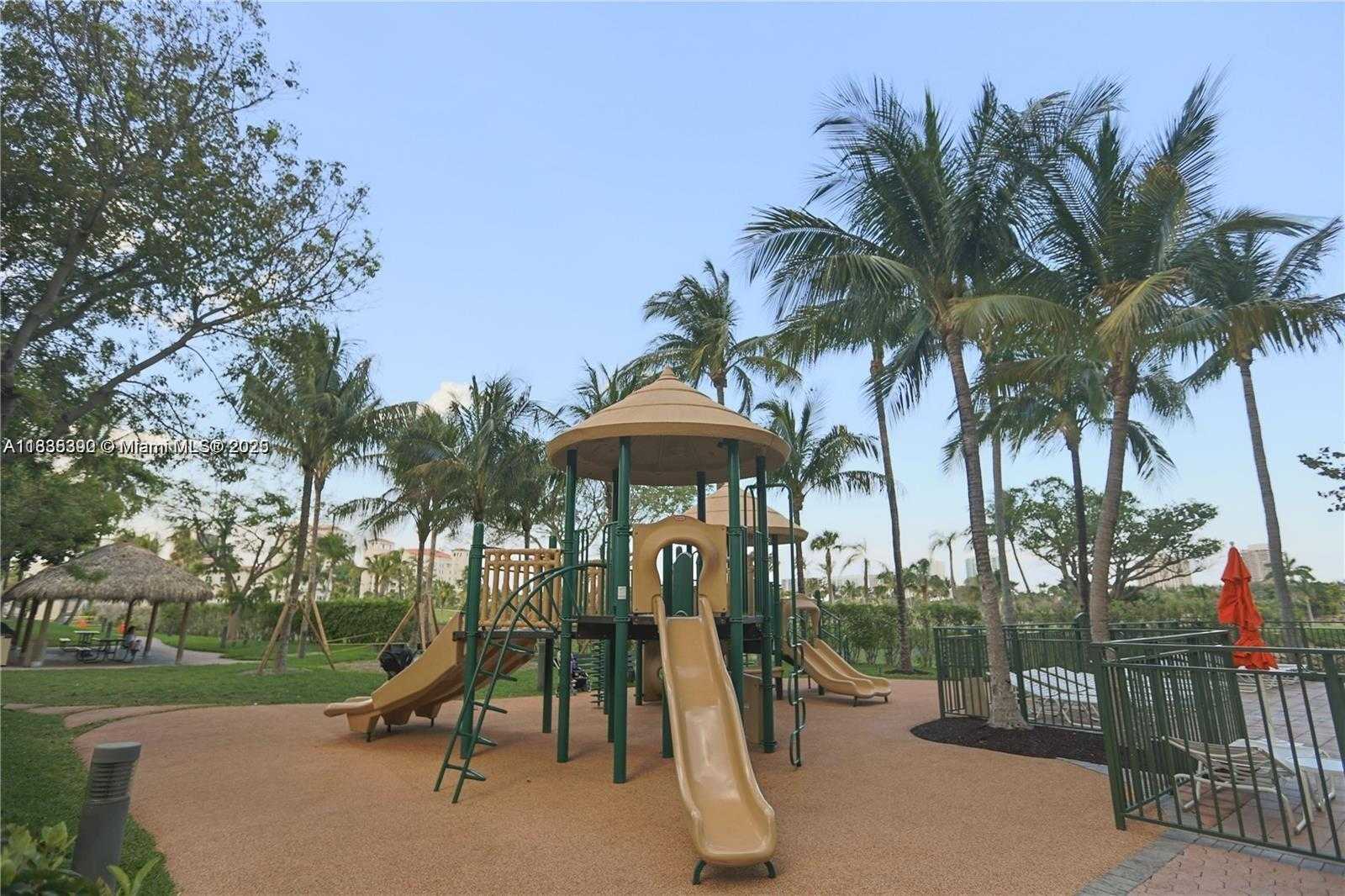 Small Image of 19501 WEST COUNTRY CLUB DR #1611, Aventura Number 32