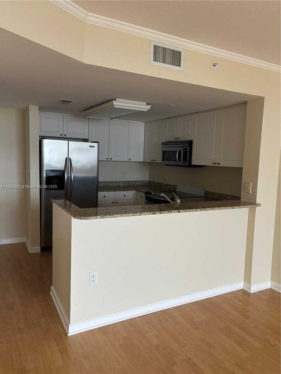 Small Image of 19501 WEST COUNTRY CLUB DR #1611, Aventura Number 4