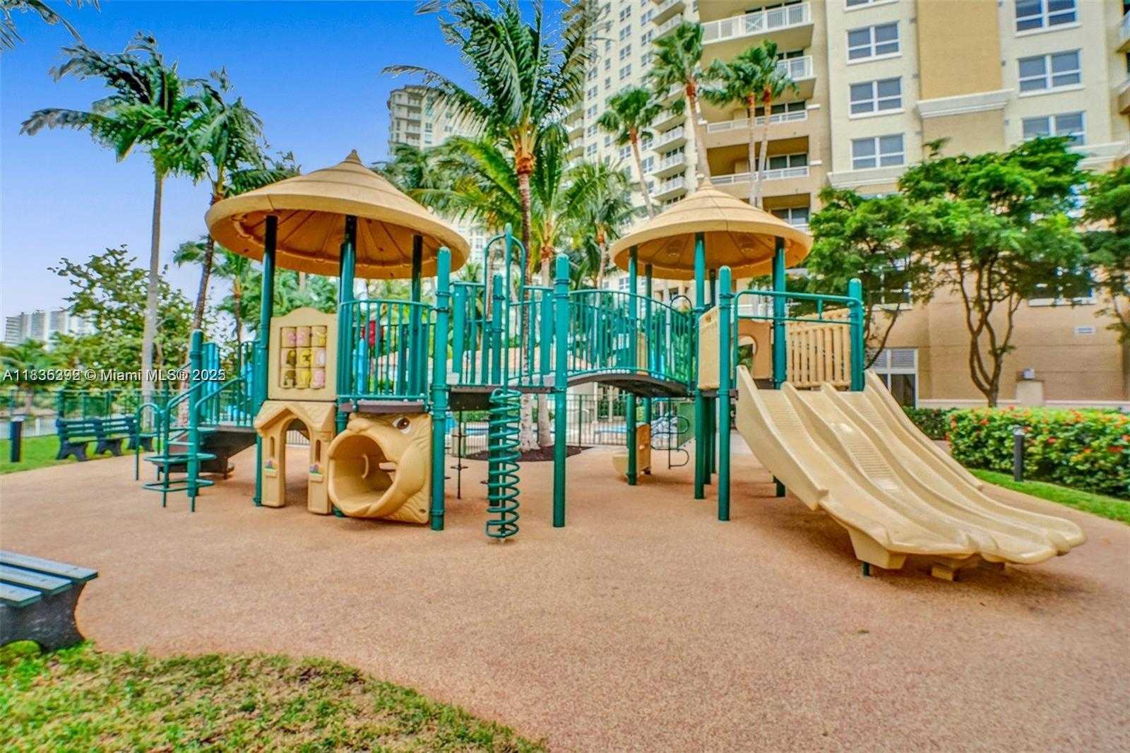 Small Image of 19501 WEST COUNTRY CLUB DR #1611, Aventura Number 43