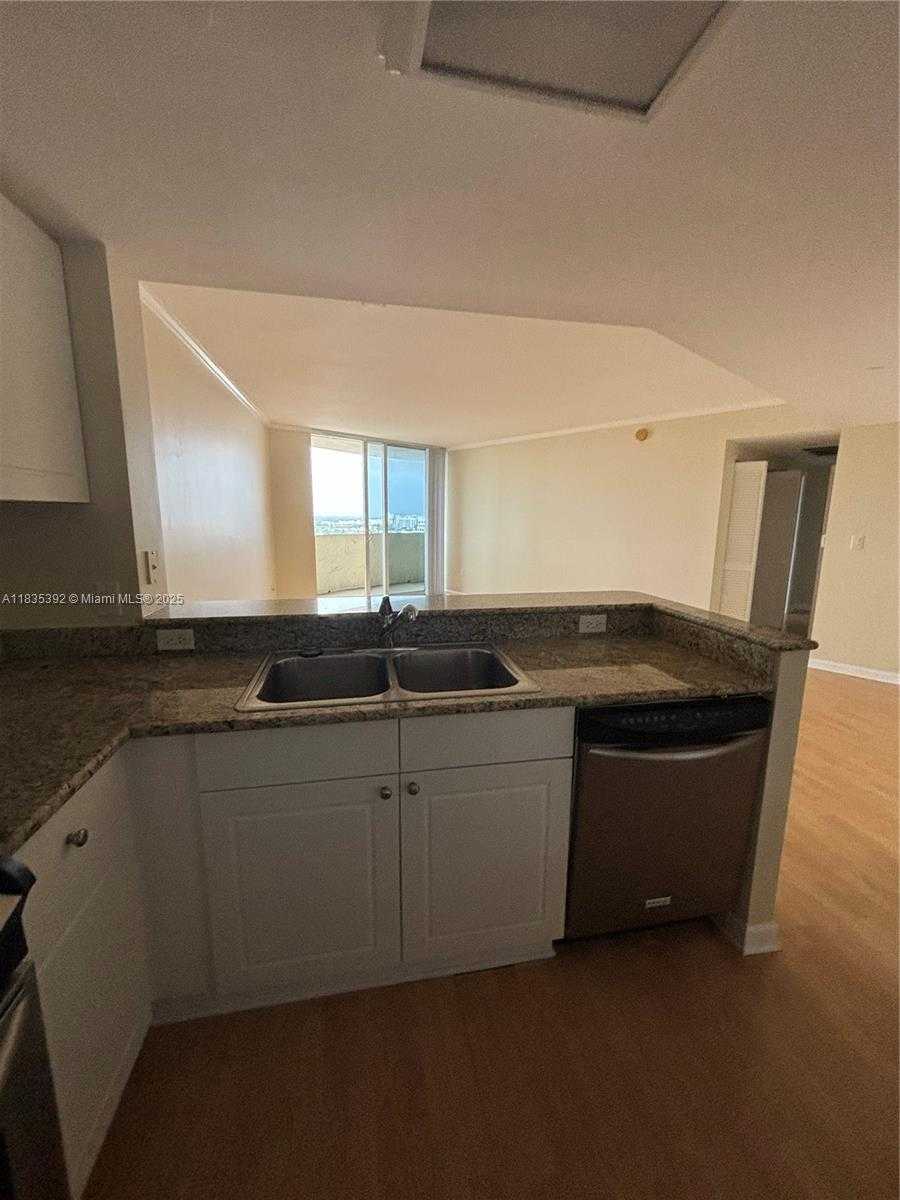 Small Image of 19501 WEST COUNTRY CLUB DR #1611, Aventura Number 6