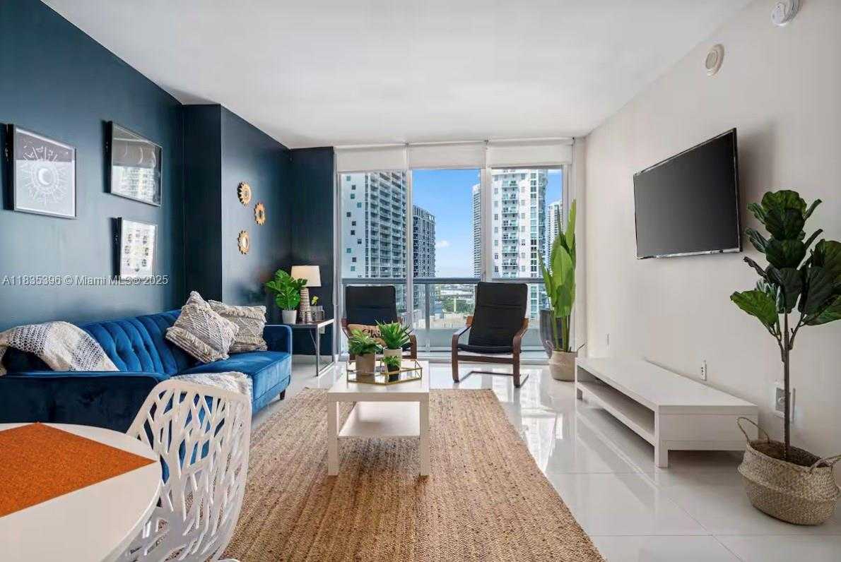 Small Image of 485 BRICKELL AVE #1606, Miami Number 4