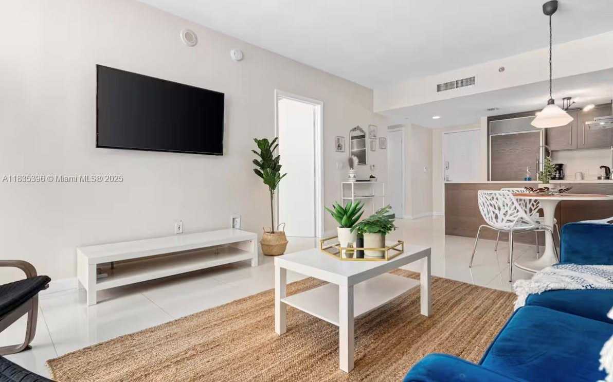 Small Image of 485 BRICKELL AVE #1606, Miami Number 9