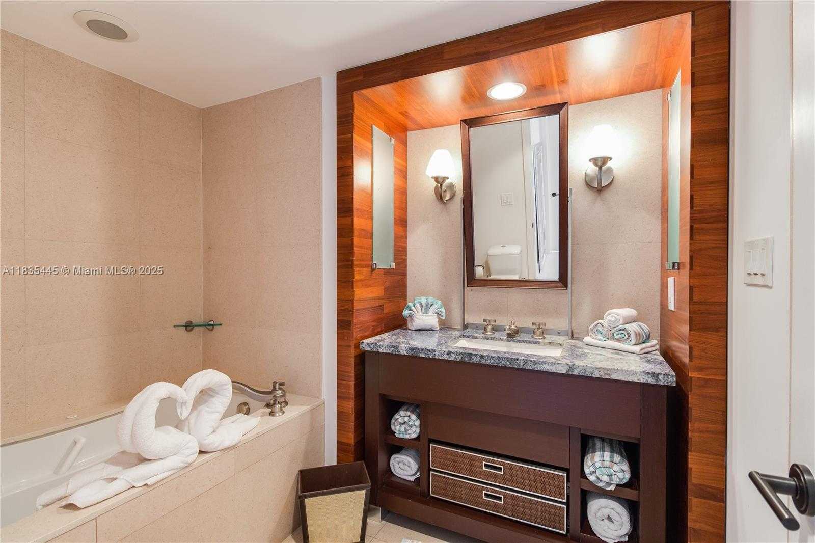 Small Image of 6801 COLLINS AVE #1403(legal)1415(door), Miami Beach Number 9