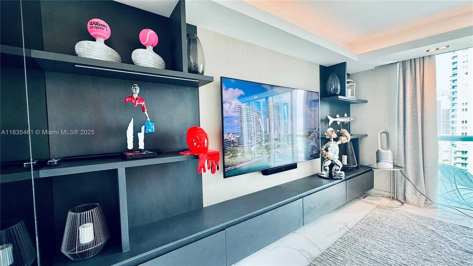 Small Image of 1000 SOUTH POINTE DR #1706, Miami Beach Number 11