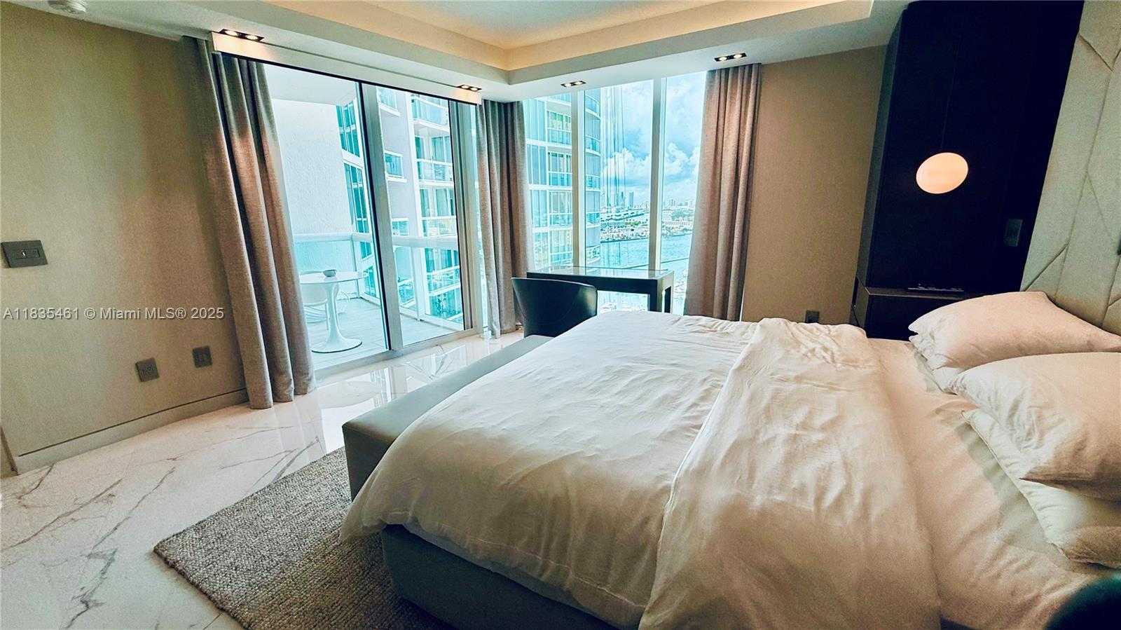 Small Image of 1000 SOUTH POINTE DR #1706, Miami Beach Number 15