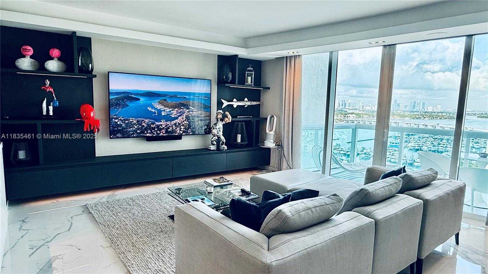 Small Image of 1000 SOUTH POINTE DR #1706, Miami Beach Number 2