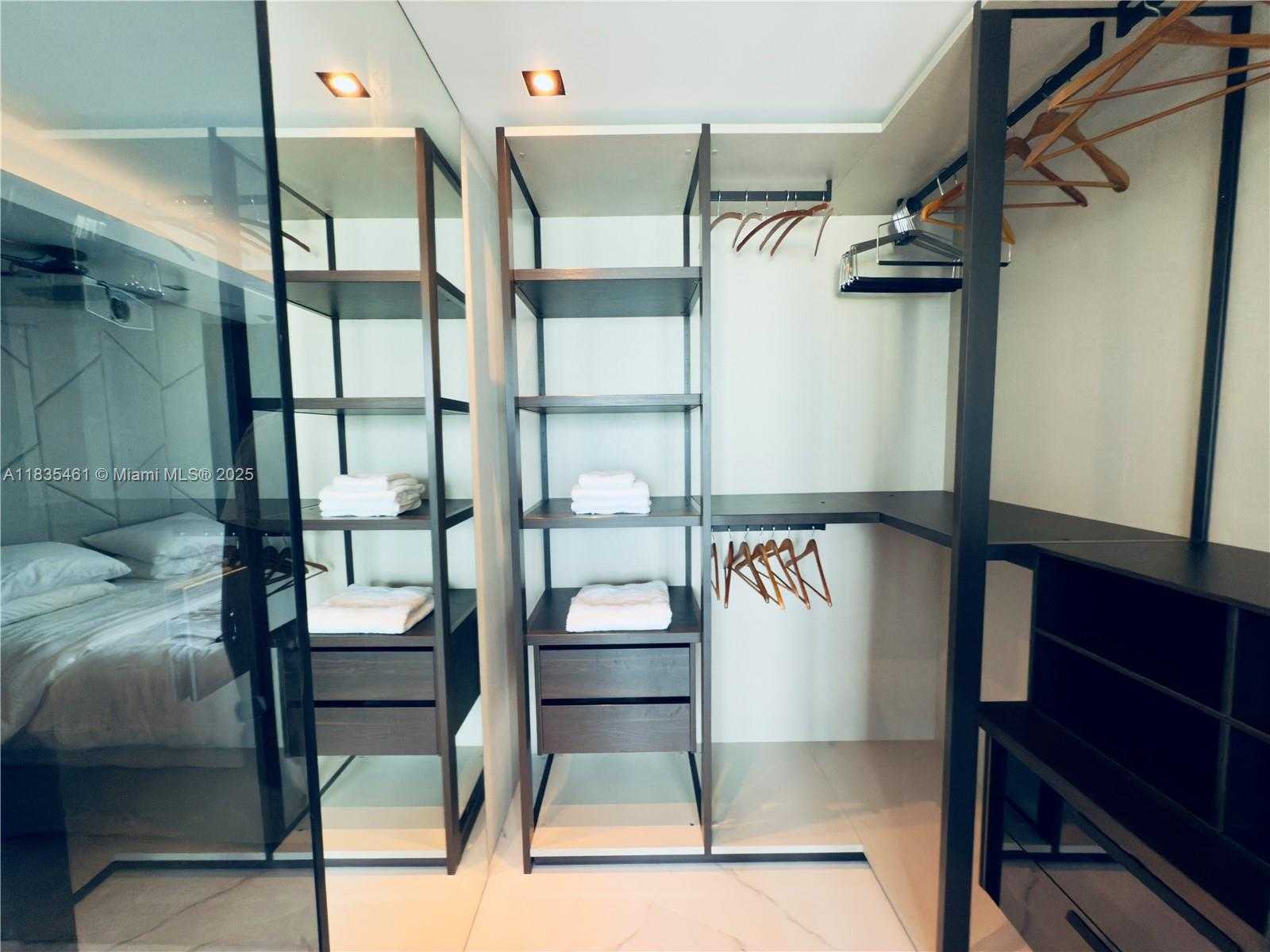 Small Image of 1000 SOUTH POINTE DR #1706, Miami Beach Number 22