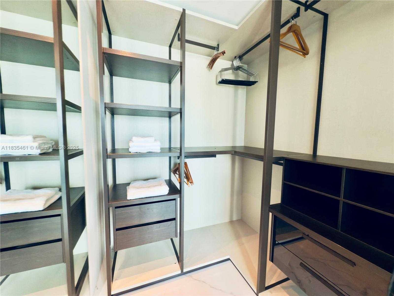 Small Image of 1000 SOUTH POINTE DR #1706, Miami Beach Number 23