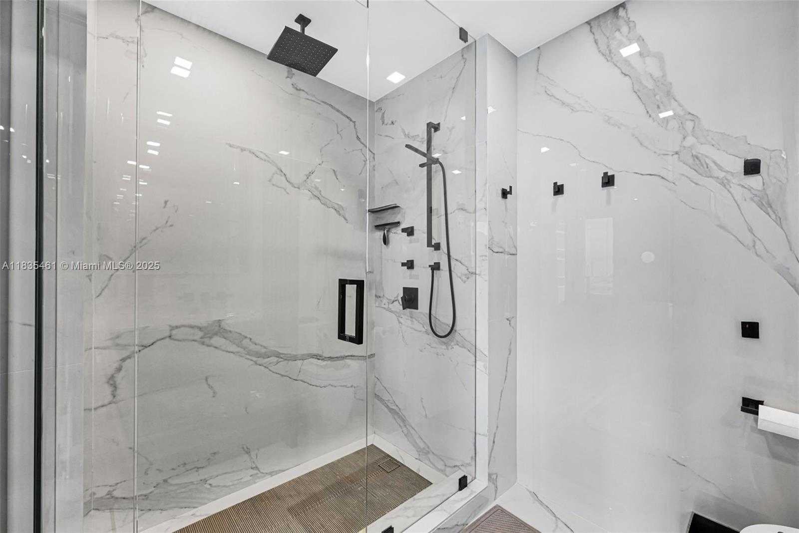 Small Image of 1000 SOUTH POINTE DR #1706, Miami Beach Number 29