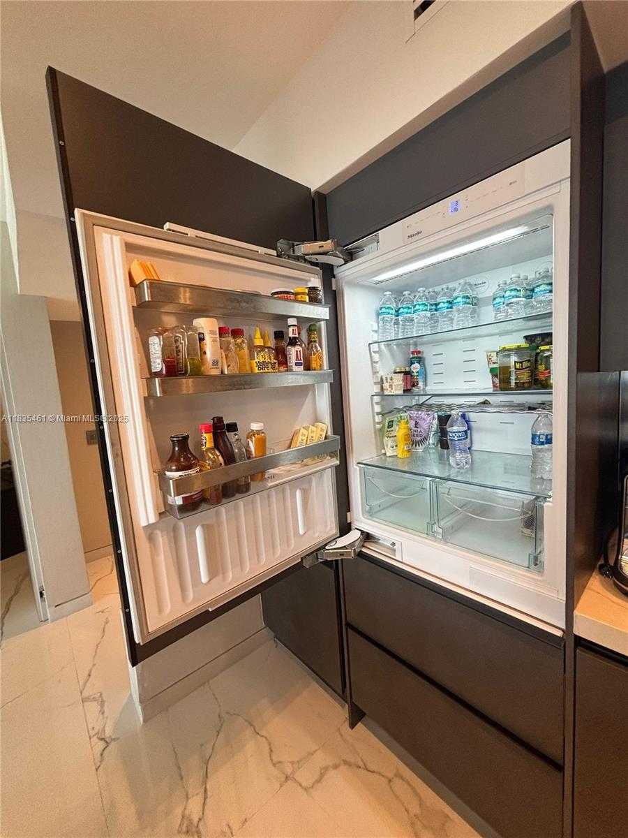 Small Image of 1000 SOUTH POINTE DR #1706, Miami Beach Number 8