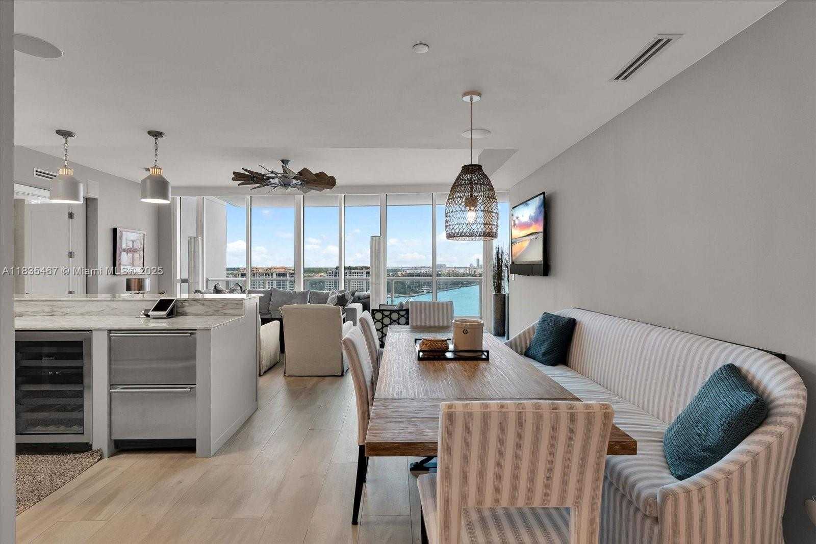 Small Image of 100 SOUTH POINTE DR #1502, Miami Beach Number 10