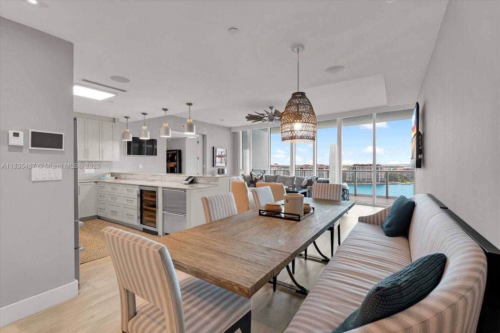 Small Image of 100 SOUTH POINTE DR #1502, Miami Beach Number 11