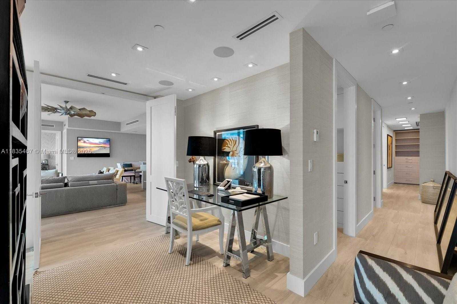 Small Image of 100 SOUTH POINTE DR #1502, Miami Beach Number 15