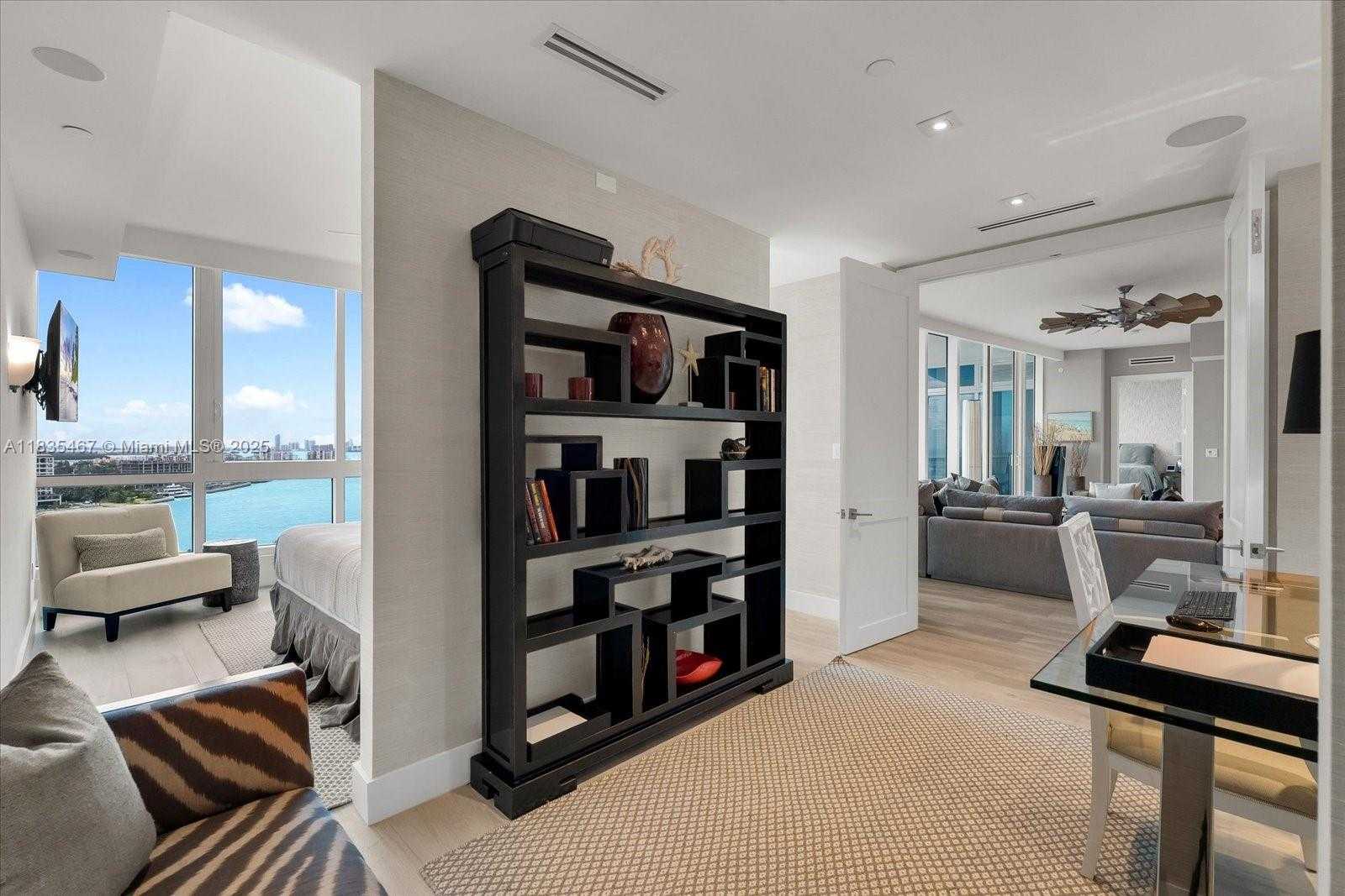 Small Image of 100 SOUTH POINTE DR #1502, Miami Beach Number 16