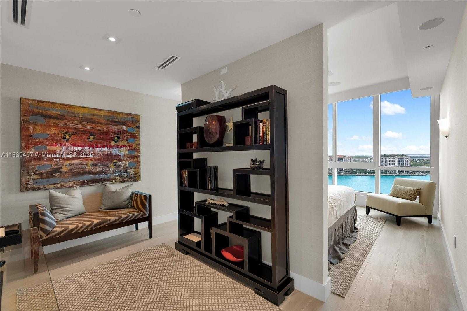 Small Image of 100 SOUTH POINTE DR #1502, Miami Beach Number 17