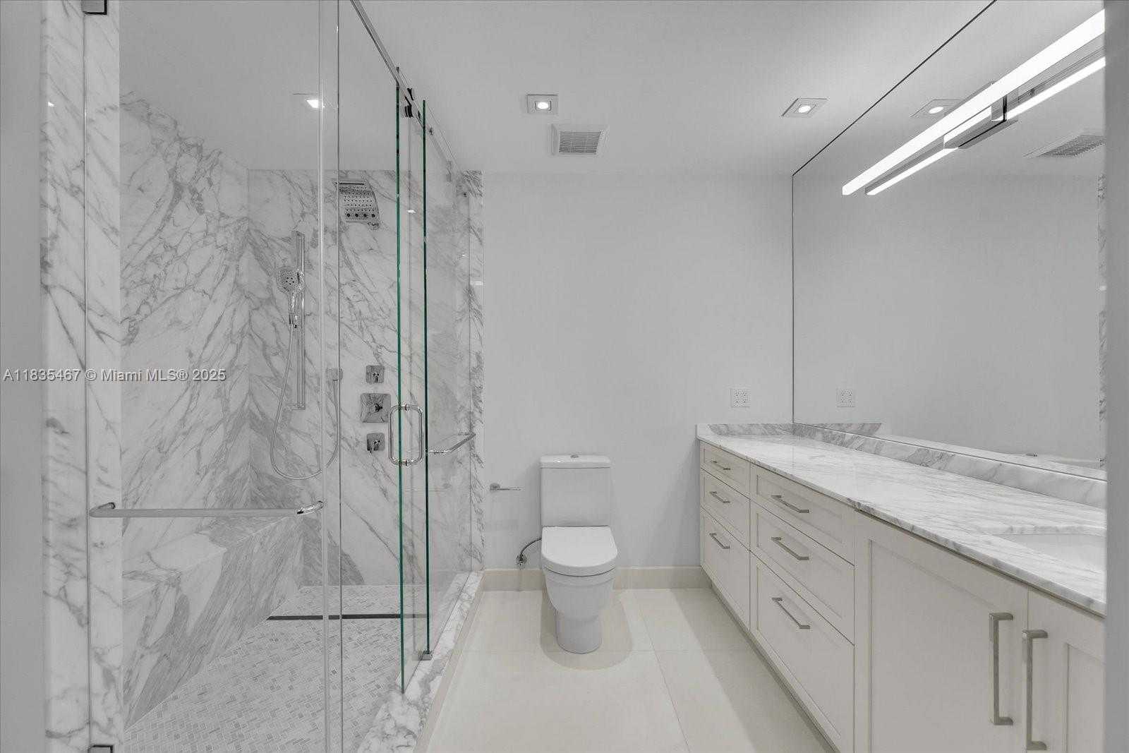 Small Image of 100 SOUTH POINTE DR #1502, Miami Beach Number 19