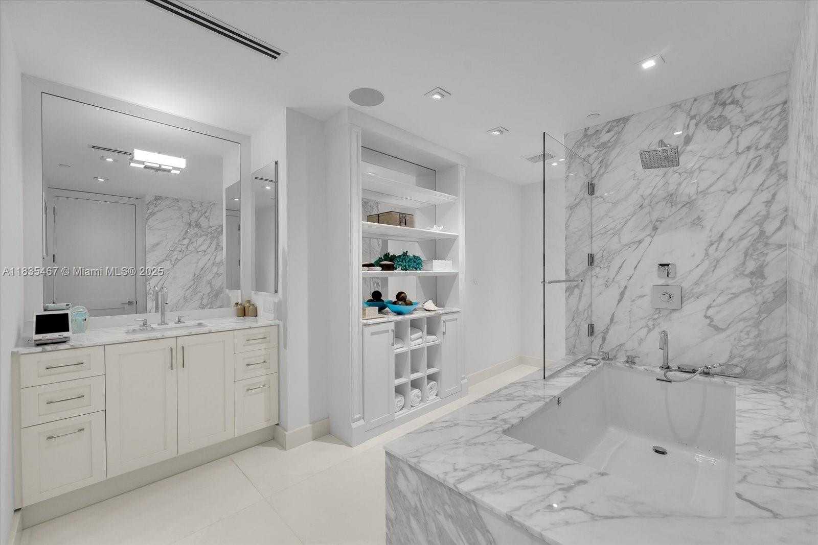 Small Image of 100 SOUTH POINTE DR #1502, Miami Beach Number 20