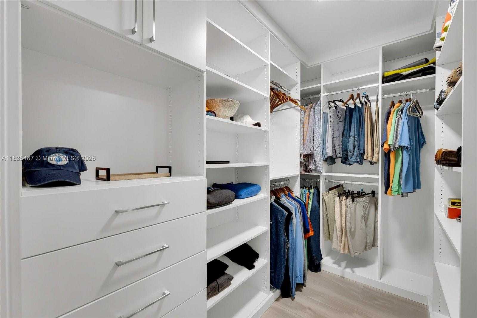 Small Image of 100 SOUTH POINTE DR #1502, Miami Beach Number 21