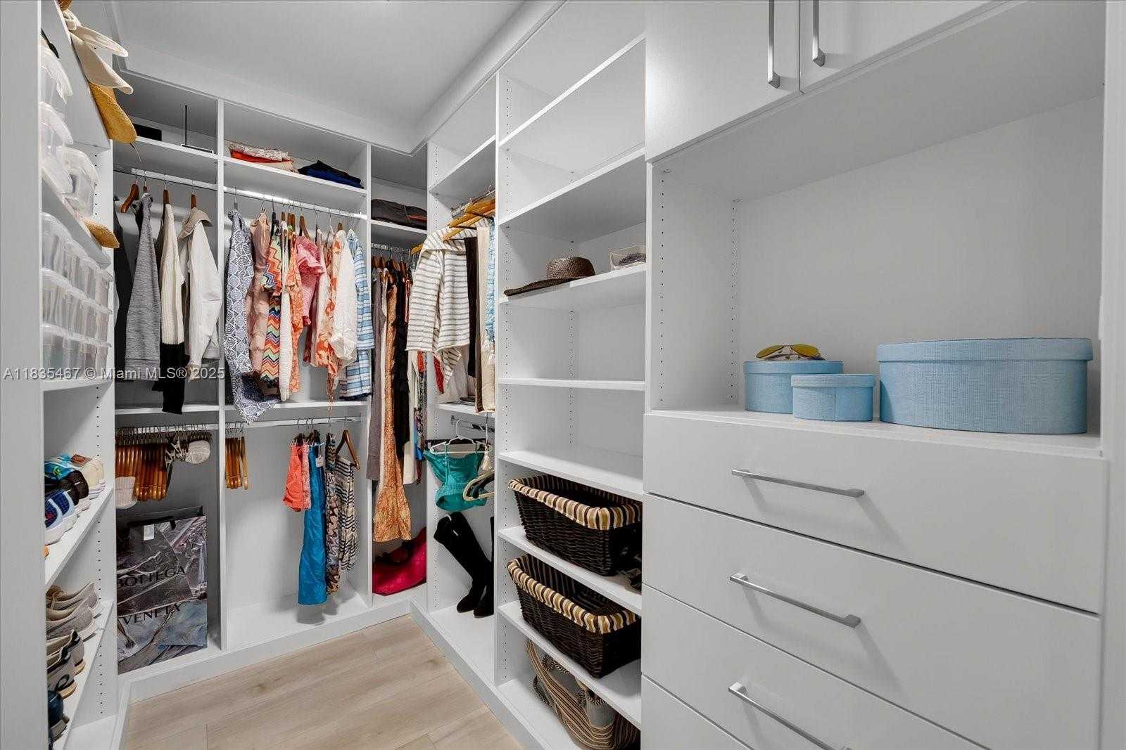 Small Image of 100 SOUTH POINTE DR #1502, Miami Beach Number 22